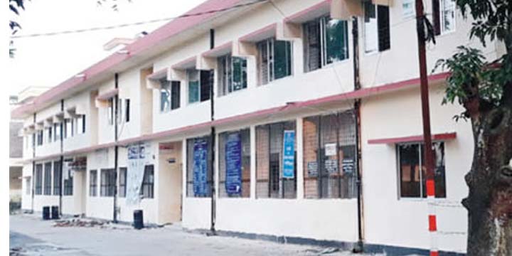 দাউদকান্দি স্বাস্থ্য কমপ্লেক্সে ৯ চিকিৎসকের বদলিতে দুর্ভোগ