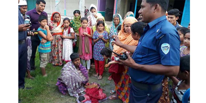 কুমিল্লায় মহাসড়কের পাশে পাগলির সন্তান প্রসব 