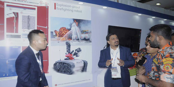 আগুন নেভাবে রোবট, ভাব‌ছে ফায়ার সা‌র্ভিস