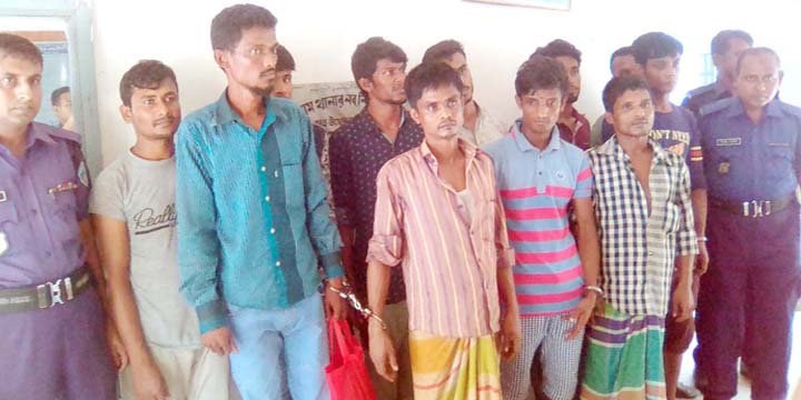 লাকসামে মাদক বিরোধী অভিযানে আটক ১২