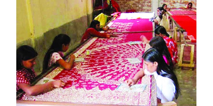 ভারতীয় পোশাকের কাছে মারখাচ্ছে কুমিল্লার বুটিক শিল্প