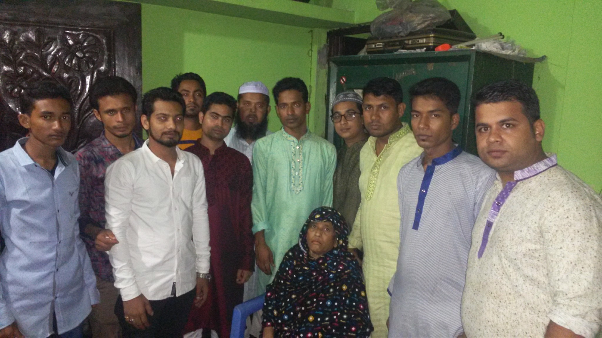 ছাত্রদলের সভাপতি জুয়েলের মাকে দেখতে গেলেন ছাত্রদল নেতৃবৃন্দ