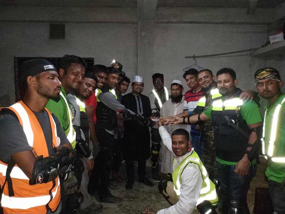 ফুয়েল ইনজেকশান ক্লাবের আনন্দ ভ্রমণ ও এতিমখানায় অর্থ দান