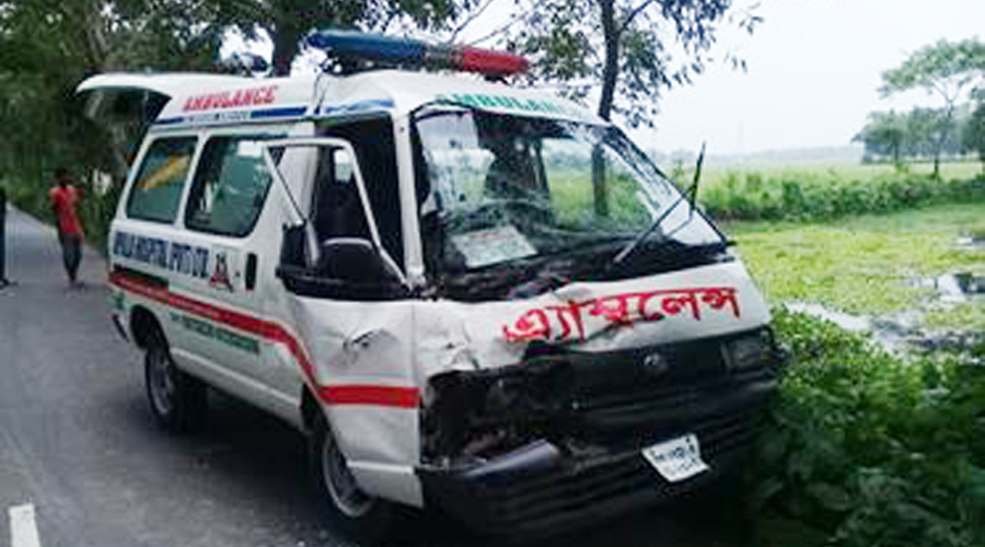 বরুড়ায় এ্যাম্বুলেন্স-বাস সংঘর্ষ : আহত ৫