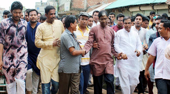 চান্দিনায় ডা. প্রাণ গোপাল দত্তের গণসংযোগ