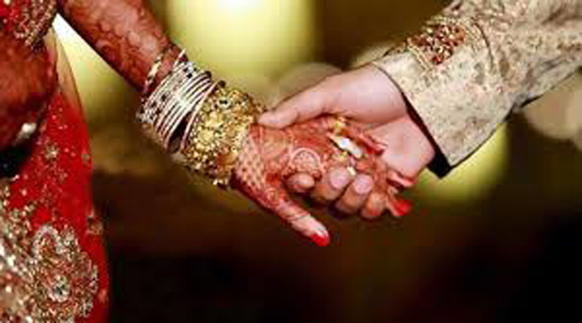 এবার আপন দুই ভাইয়ের মধ্যে বউ বদল !