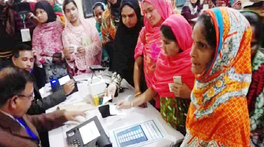 ইভিএমে দ্রুত ভোট, খুশি ভোটাররা