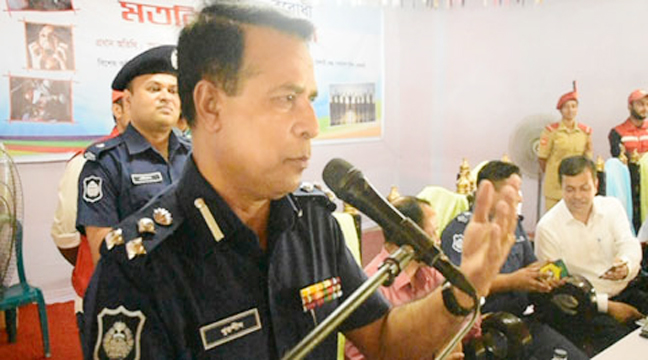 ফেসবুক রাত ১২টার পর বন্ধ রাখা দরকার : ডিআইজি খুরশিদ