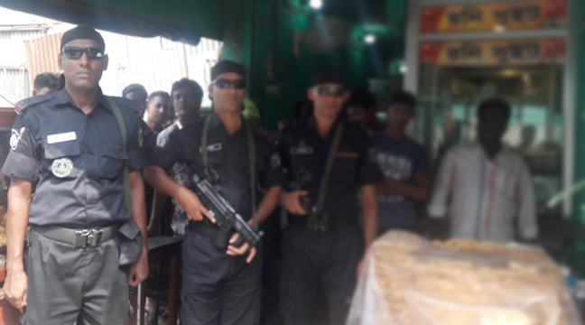 নগরীতে র্যাবের বিশেষ অভিযান: মাদকদ্রব্যসহ আটক ১৫