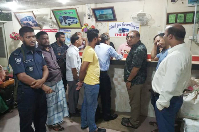 মহানগরীর বিভিন্ন বাস কাউন্টারে অভিযান