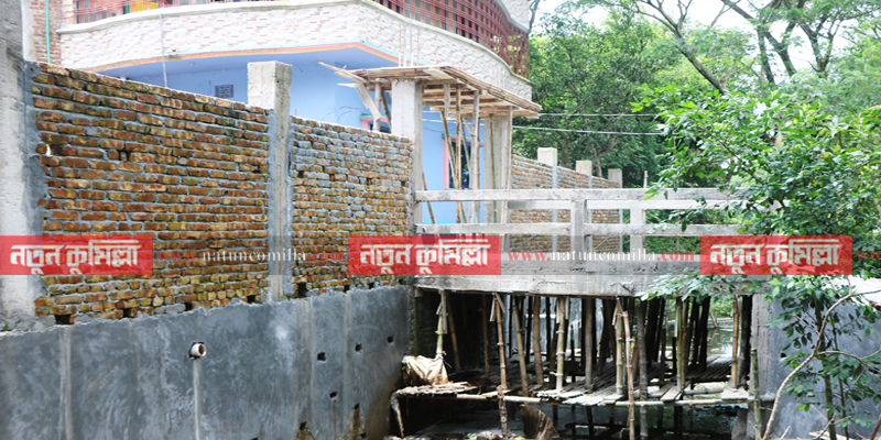 দেবিদ্বারে খাল দখল করে স্থাপনা নির্মাণের হিড়িক