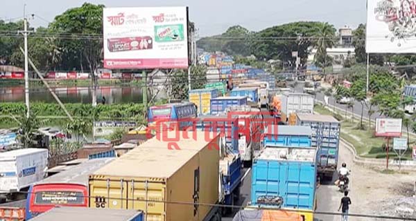 ঢাকা-চট্টগ্রাম মহাসড়কের কুমিল্লার অংশে তীব্র যানজট