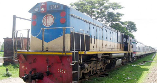 কুমিল্লায় ট্রেনে কাটা পড়ে নারী-পুরুষের মৃত্যু