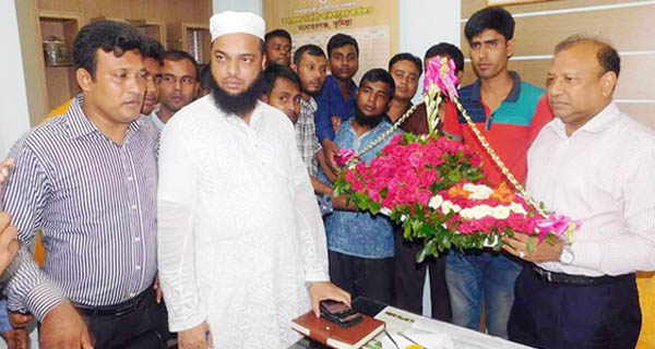 মনোহরগঞ্জে এমপি তাজুল ইসলামকে ফুলেল শুভেচ্ছা