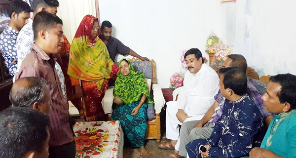 নগর উদ্যানে নিহত কলেজ ছাত্রের পরিবারের পাশে মেয়র সাক্কু