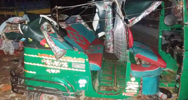 কুমিল্লায় কাভার্ডভ্যান-অটোরিকশা সংঘর্ষে চালক নিহত