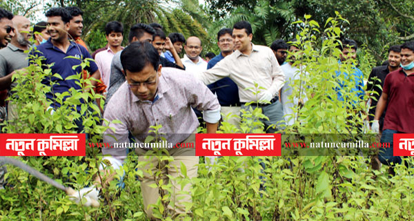 কুবিতে ক্যাম্পাস পরিচ্ছন্নতা অভিযানে উপাচার্য নিজেই অংশ নিলেন!