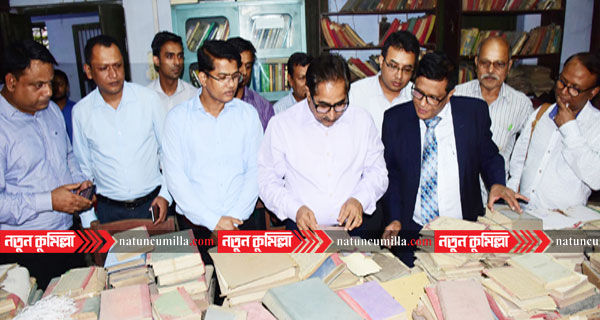 রামমালা গ্রন্থাগার পরিদর্শন করলেন বিভাগীয় কমিশনার আব্দুল মান্নান