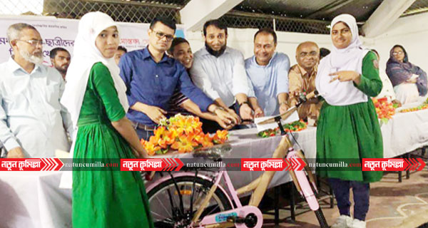 বুড়িচংয়ে স্কুল ছাত্রীদের প্রীতি ক্রিকেট খেলা ও মেধা বৃত্তি প্রদান