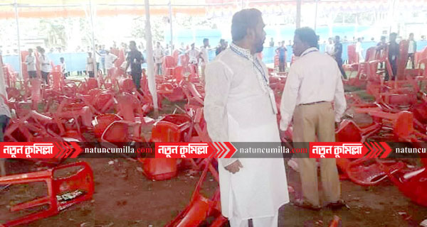 কুমিল্লায় অনুষ্ঠানে খাবার না পেয়ে চেয়ার ছোড়াছুড়ি