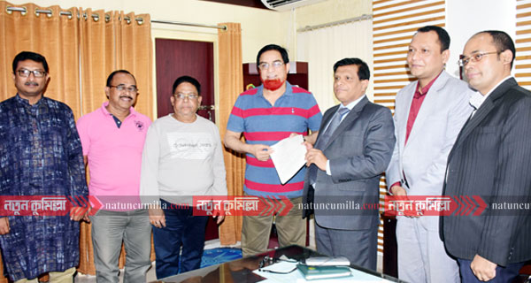 কুমিল্লায় মনোনয়নপত্র ক্রয় করলেন হাজী বাহার