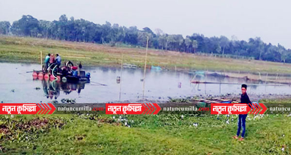 কুমিল্লায় ডাকাতিয়া নদীতে ড্রেজার দিয়ে বালু উত্তোনের মহোৎসব