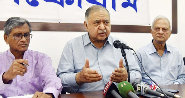 জামায়াত নিয়ে প্রশ্ন করায় সাংবাদিকের ওপর চটে গেলেন ড. কামাল