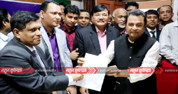 শেষ দিনে মনোনয়নপত্র জমা দিলে পরিকল্পনামন্ত্রী মুস্তফা কামাল