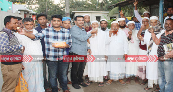 হাজী ইয়াসিনকে মনোনয়ন দেয়ায় উত্তর রামপুরে মিষ্টি বিতরণ