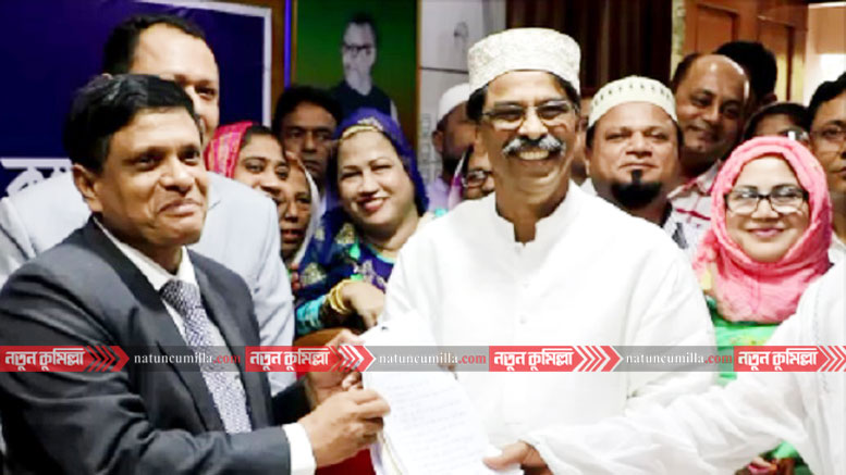 কুমিল্লা সদরে ধানের শীষের মনোনয়ন জমা দিলে হাজী ইয়াছিন