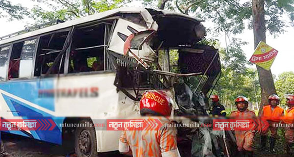 সদর দক্ষিণে বাসের চাকা পাংচার হয়ে চালক-হেলপার নিহত
