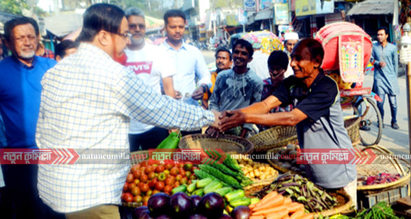 নগরীর নিউমার্কেট-রাজগঞ্জে এমপি বাহারের গণসংযোগ