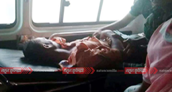 কুমিল্লা বিশ্ববিদ্যালয়ে ছাদ থেকে পড়ে শ্রমিক আহত