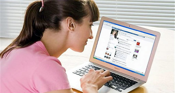 আপনার ফেসবুকে যে ১২টি তথ্য রাখবেন না