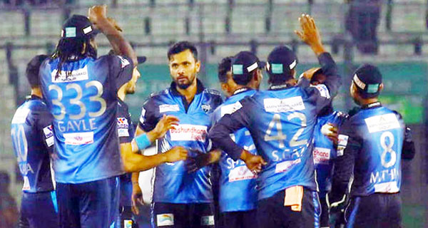 ১২ ওভারেই তামিমের কুমিল্লাকে হারিয়ে জিতলো মাশরাফির রংপুর