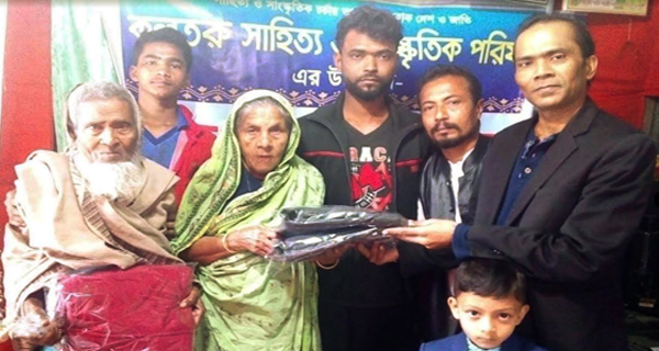 হোমনায় কবি আহমেদ উল্লাহ’র উদ্যোগে শীতবস্ত্র বিতরণ