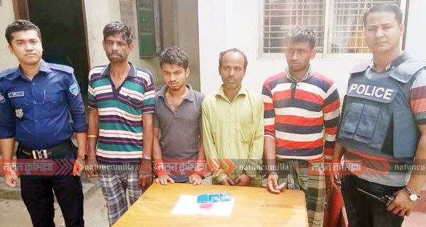 কুমিল্লায় ইয়াবা ট্যাবলেটসহ ৪ মাদক ব্যবসায়ী আটক