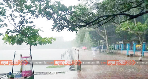 কুমিল্লায় গুঁড়ি গুঁড়ি বৃষ্টি; জনজীবনে দুর্ভোগ