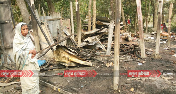 চৌদ্দগ্রামে ভয়াবহ আগুনে তিন বসতঘর পুড়ে ছাই