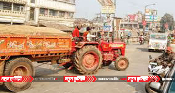 কুমিল্লায় বালুবাহী ট্রাক্টর চাপায় শিশু নিহত