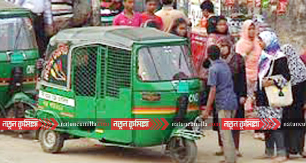 কুমিল্লা-মীরপুর এমএগণি সড়কে সন্ধ্যার পরই নৈরাজ্য