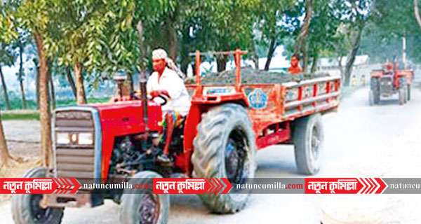 অবৈধ ট্রাক্টরের যন্ত্রনায় অতিষ্ঠ কুমিল্লার মানুষ ও জনপদ