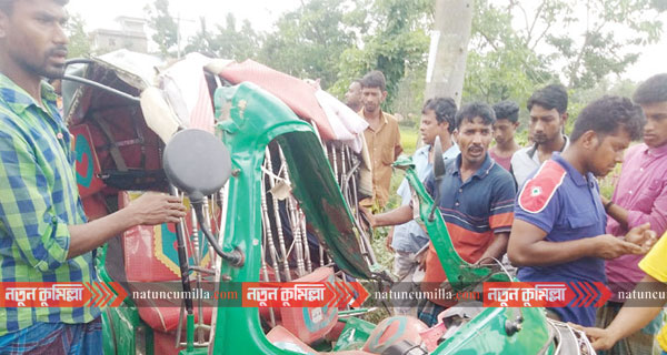 কুমিল্লা-চাঁদপুর সড়কে বাসের ধাক্কায় মা-ছেলেসহ নিহত ৬
