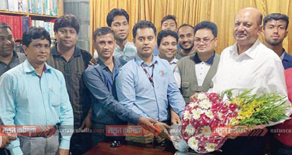 মতিন খসরুর সাথে ‘প্রেস ইউনিটি’র শুভেচ্ছা বিনিময়