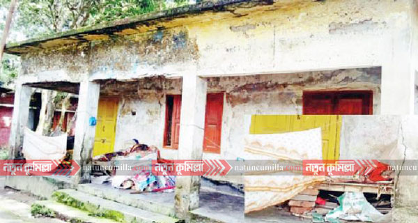 কুমিল্লায় বন্ধ পাঠাগারে নষ্ট হচ্ছে শত শত বই