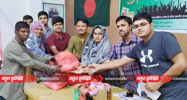 ভিক্টোরিয়া কলেজ ক্যাম্পাস বার্তার উদ্যোগে ঈদ সামগ্রী বিতরণ