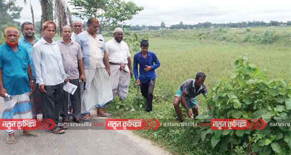 ছিনতাই-ডাকাতি রোধে কুমিল্লা বিমানবন্দর সড়কে ঝোপঝাড় পরিষ্কার