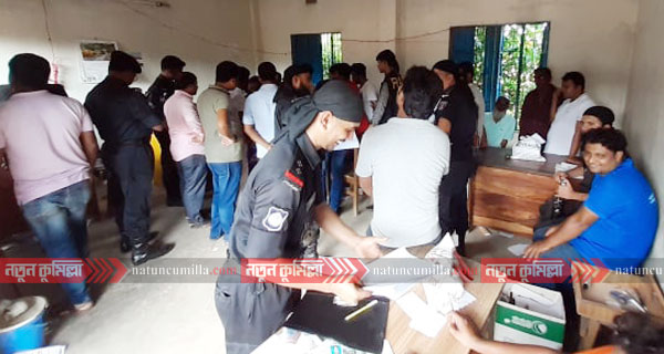 কুমিল্লায় পাসপোর্ট অফিসের ৮ দালাল র‌্যাবের হাতে আটক