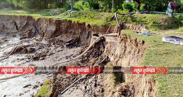 ব্রাহ্মণপাড়ায় ড্রেজার দিয়ে মাটি উত্তলন, হুমকীর মুখে সরকারি খাল