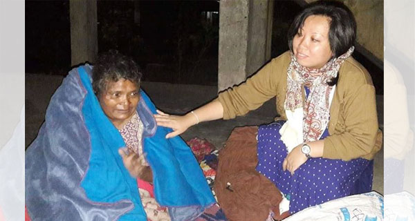 হোমনায় গভীর রাতে ছিন্নমূলদের মাঝে ইউএনও’র কম্বল বিতরন